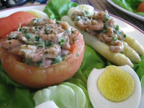 Grey shrimp & tomato salad